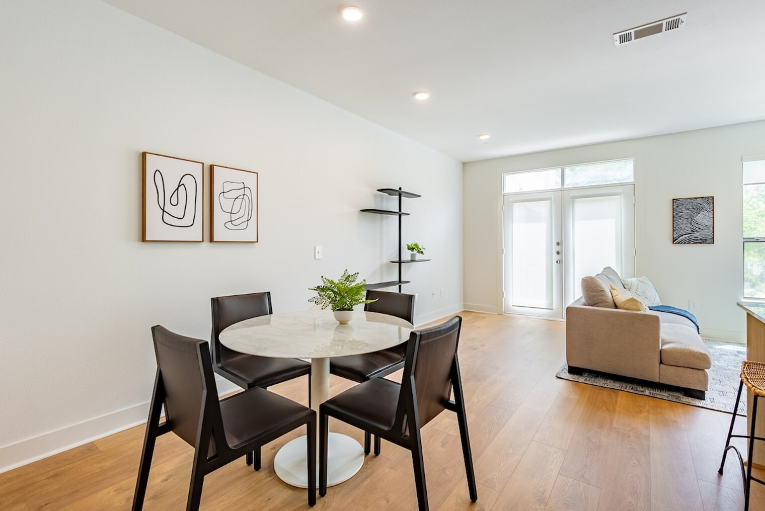 Building Photo - 2137 Pelham Dr