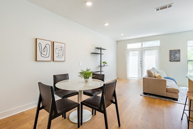 Building Photo - 2137 Pelham Dr