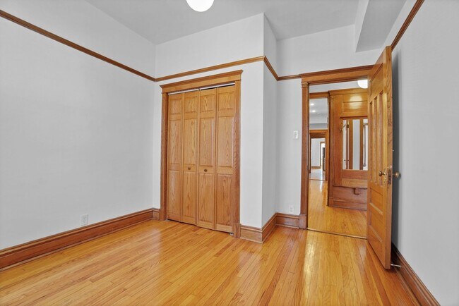 Building Photo - 3824 N Sheffield Ave