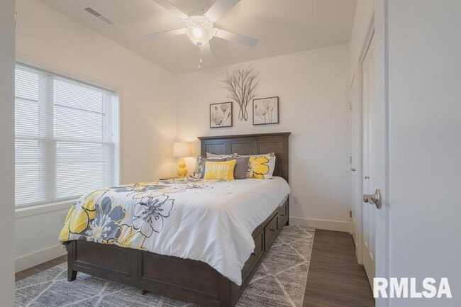 Building Photo - 801 Bend Blvd