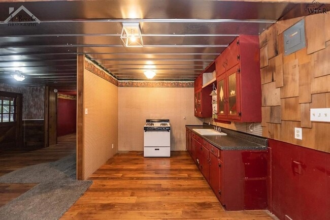 Building Photo - 808 S Yosemite St