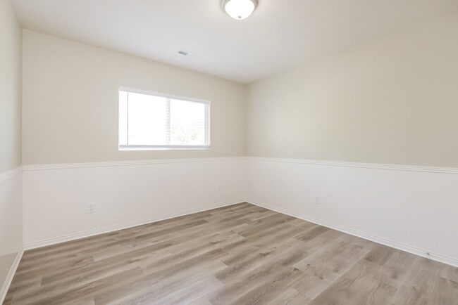 Building Photo - 827 Flint St