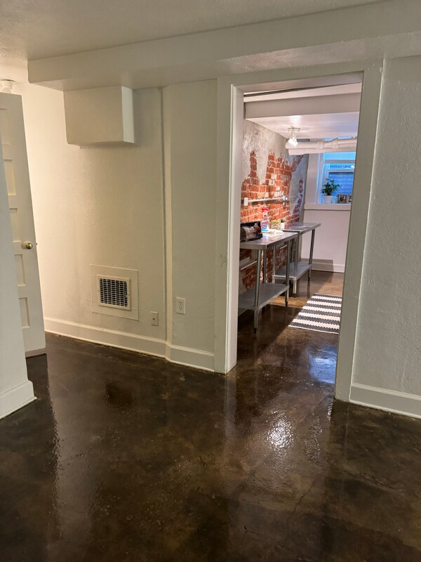 Building Photo - 1568 Vine St