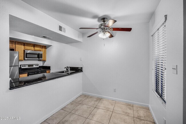 Building Photo - 1241 N 48th St