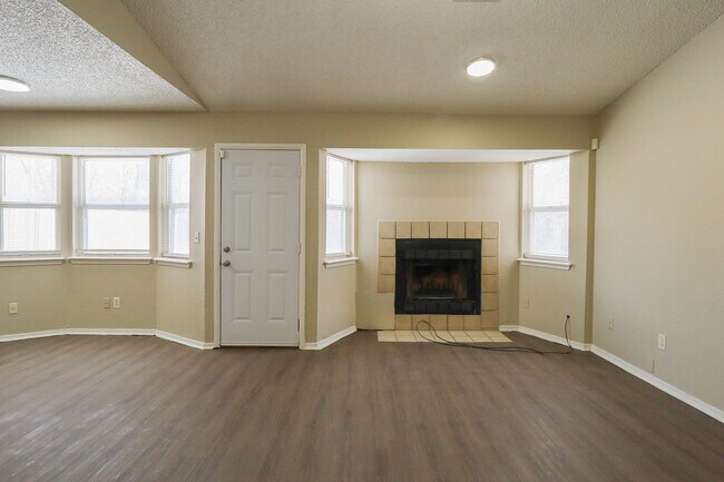 Building Photo - 3 Bed | 1 Bath in East Tulsa!