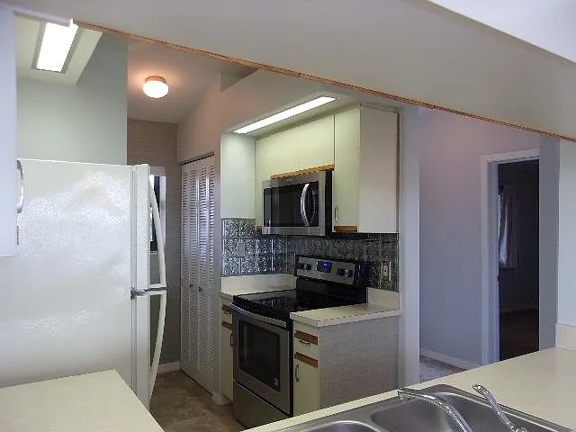 Building Photo - 464 Bouchelle Dr