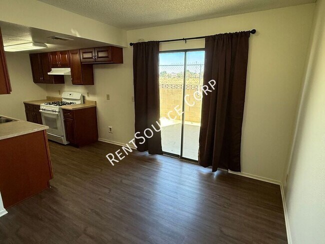 Building Photo - 1303 W Ave J 4