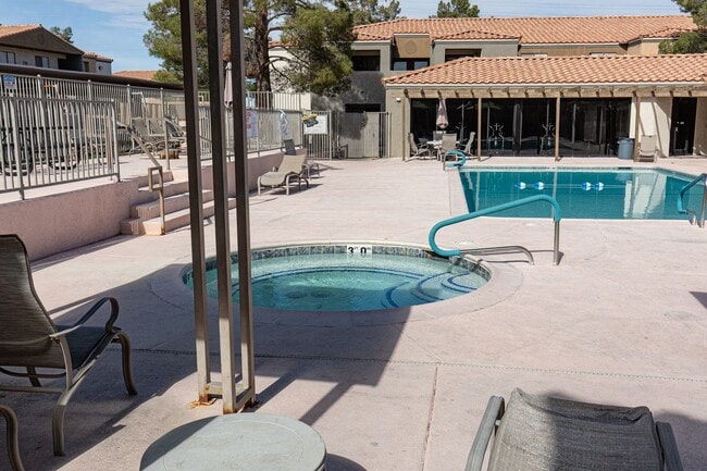 Building Photo - Remodeled 2nd floor unit in gated NW community