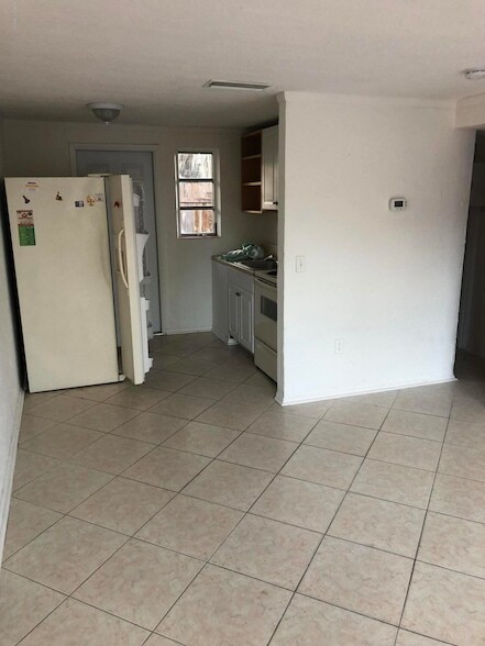 Building Photo - 345 S Azure Ln