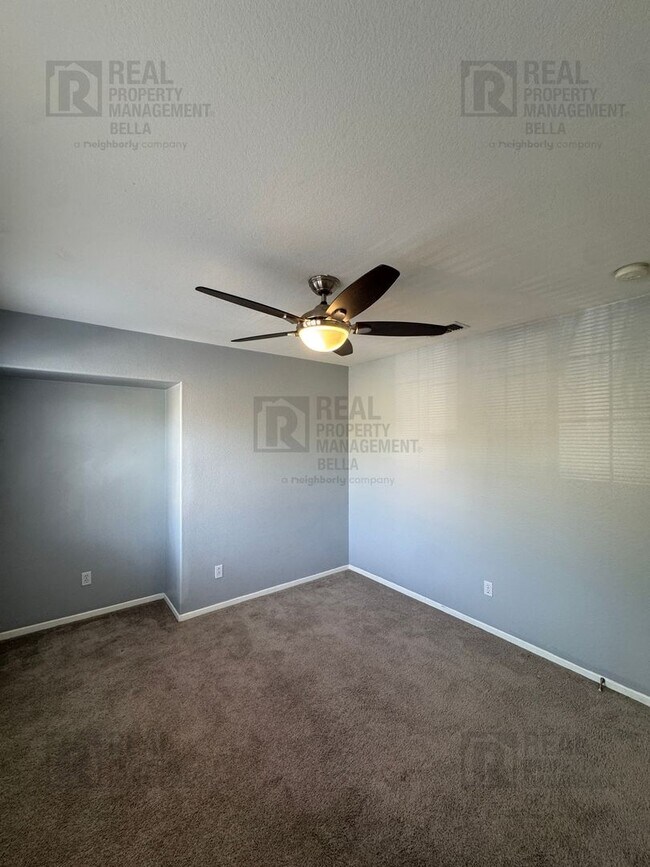 Building Photo - Spacious & Stylish 5-Bed, 3-Bath Home in Prime Murrieta Location