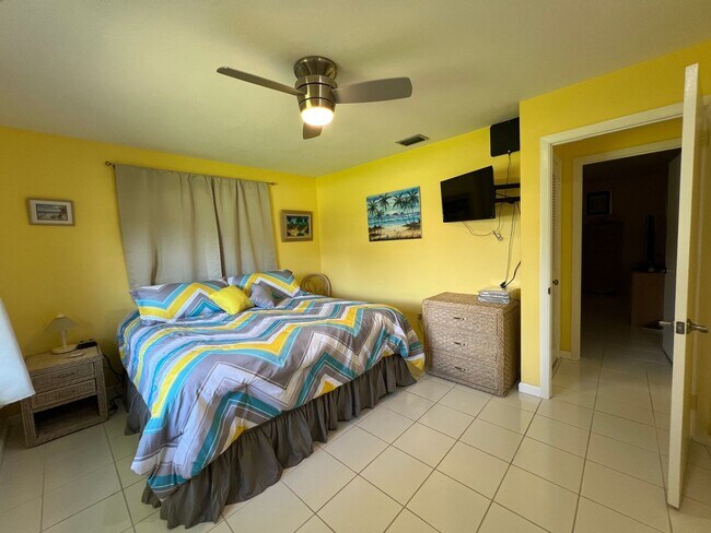 Building Photo - $3,300/month ** Short Term / Seasonal - Fu...