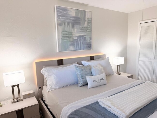 Building Photo - 5027 SW 16th Pl