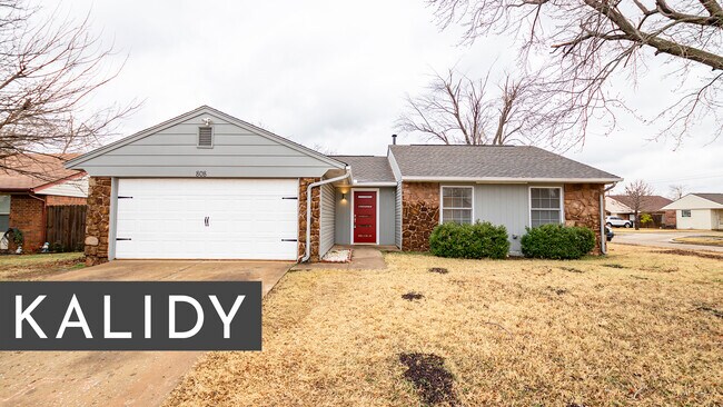 Building Photo - 808 SE 13th St