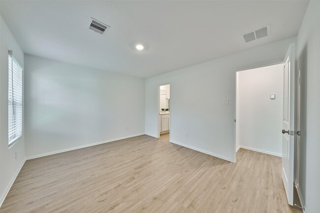 Building Photo - 3799 Solanum Dr
