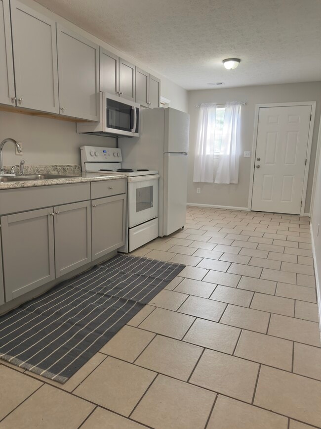 Building Photo - Churchill Downs Residence