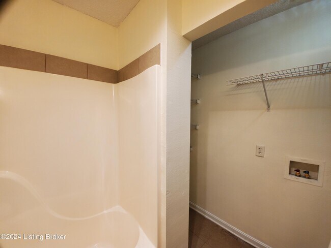 Building Photo - 6418 Venango Dr
