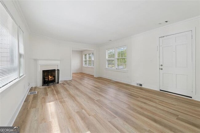 Building Photo - 2116 E Roxboro Rd NE