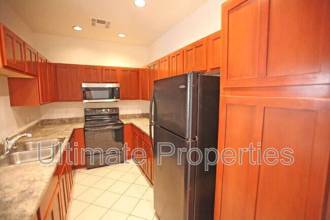 Building Photo - 1505 E Sahuaro Dr