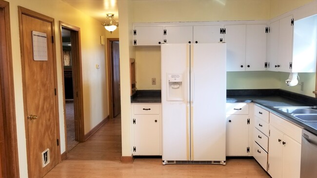Building Photo - CHECK ME OUT!  3 Bedrooms, 2 Full Baths, B...