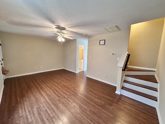 Building Photo - 2112 Walnut Bluffs Ln