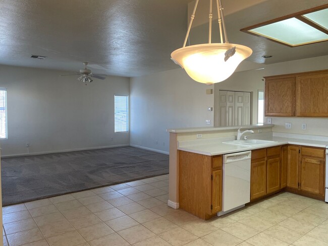 Building Photo - Sandstone - Condo