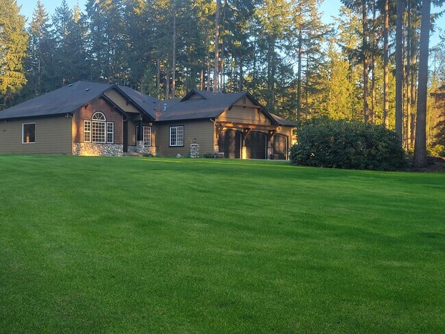 Building Photo - Beautiful Home on Gated Property