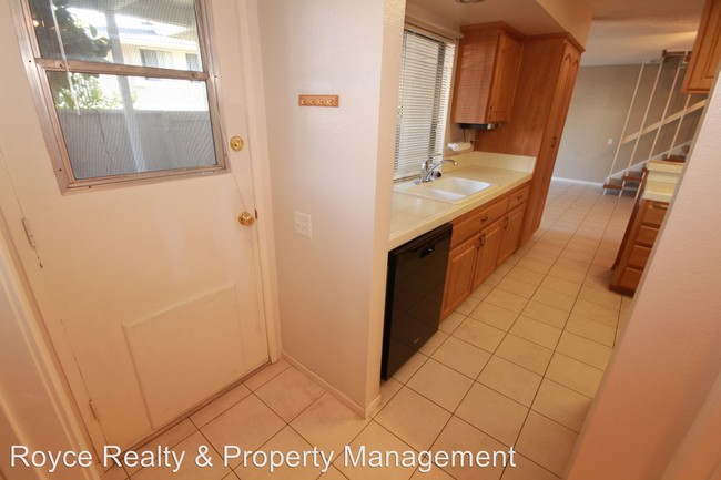 Building Photo - 3 br, 2.5 bath House - 7988 Playmor Terrace