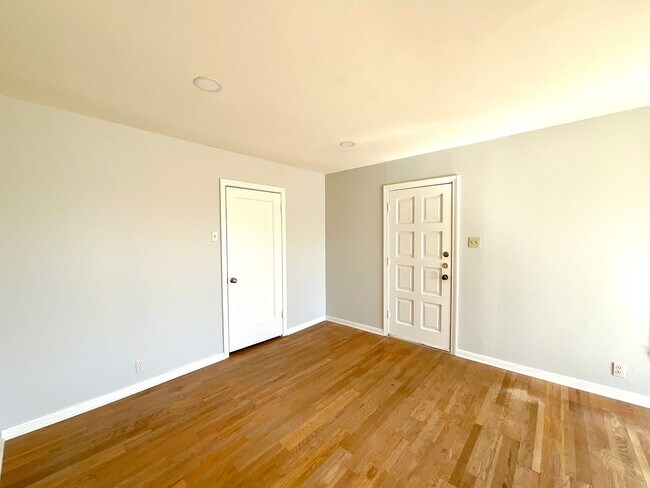 Building Photo - **APPLICATION RECEIVED**  Charming Home on 2 Acres Outside Burnet – Wood Floors, Bonus Room & Ani...