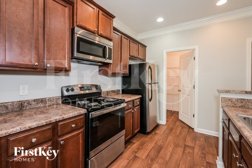 Building Photo - 975 Treymont Way SW