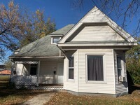 Building Photo - Charming 3 bedroom historic single family!