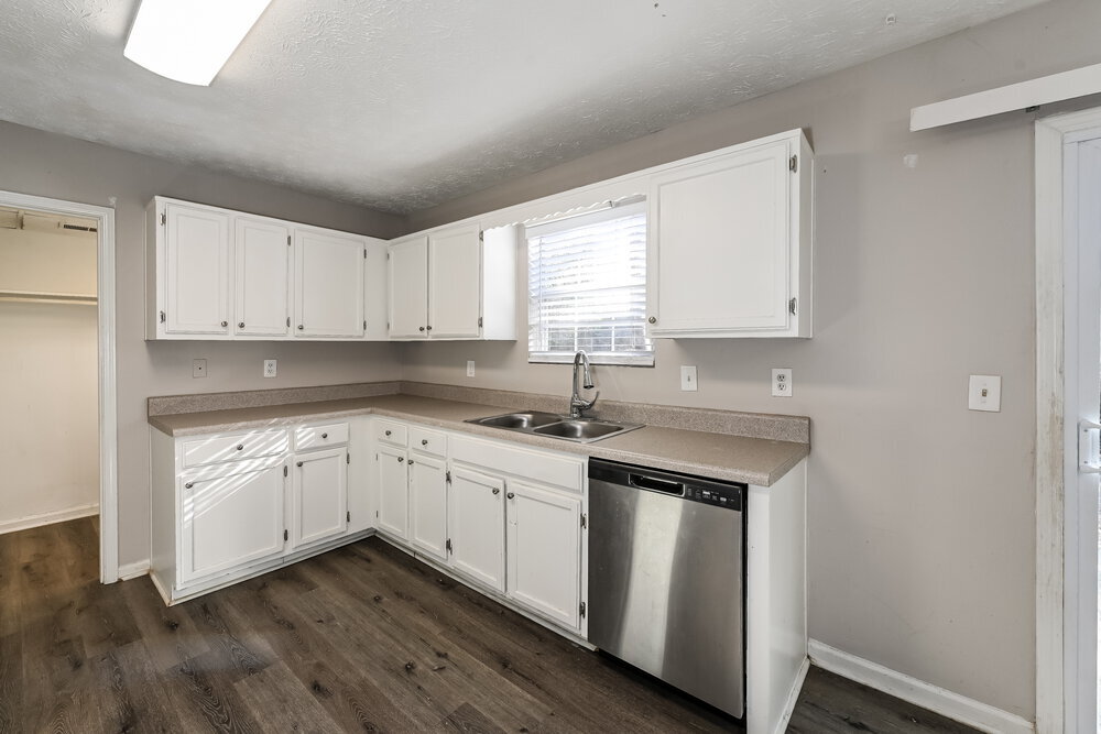 Building Photo - 5895 Brookside Dr SE