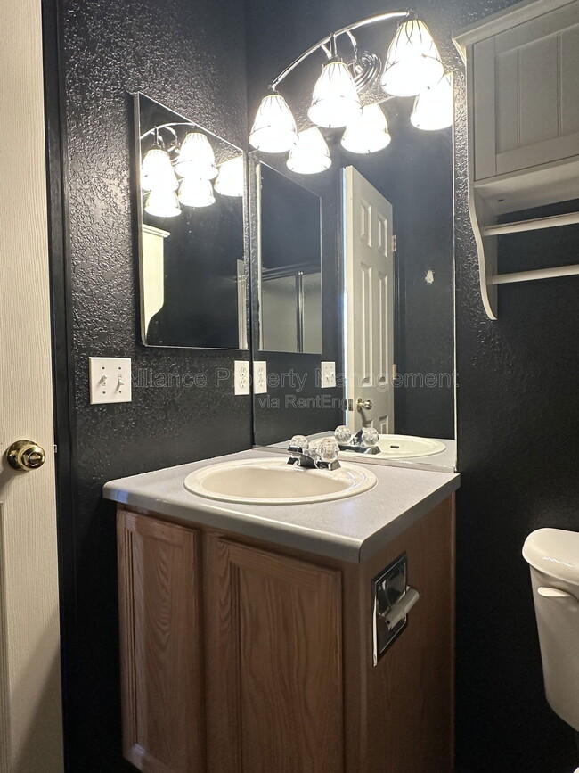 Building Photo - 6243 Riverdale Dr