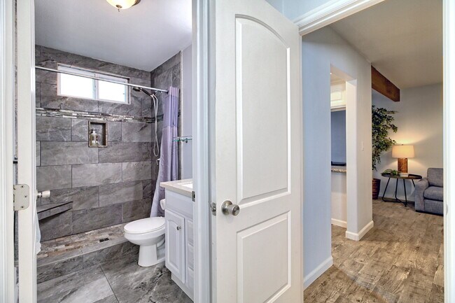 Building Photo - Charming 1-Bedroom Oasis on Highland Drive, Oxnard - Silver Strand