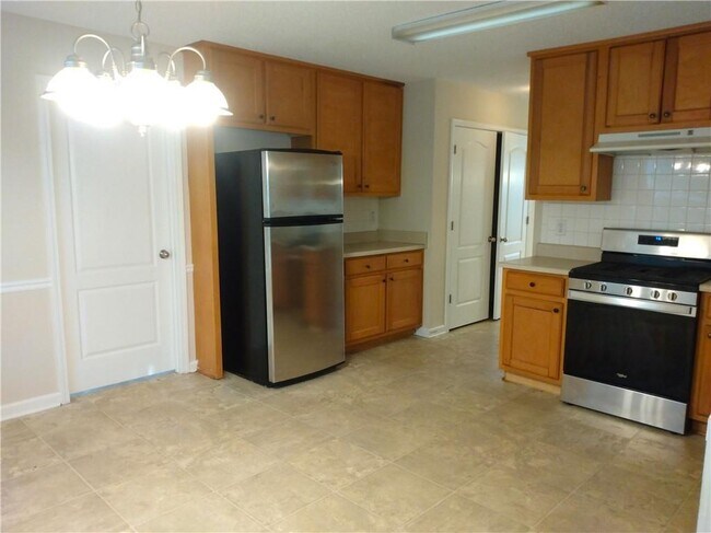 Building Photo - 131 Peachtree Glen Dr