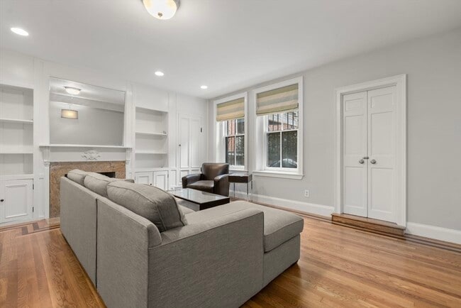 Building Photo - 127 Beacon St