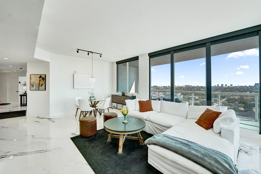 Building Photo - 315 NE 3rd Ave