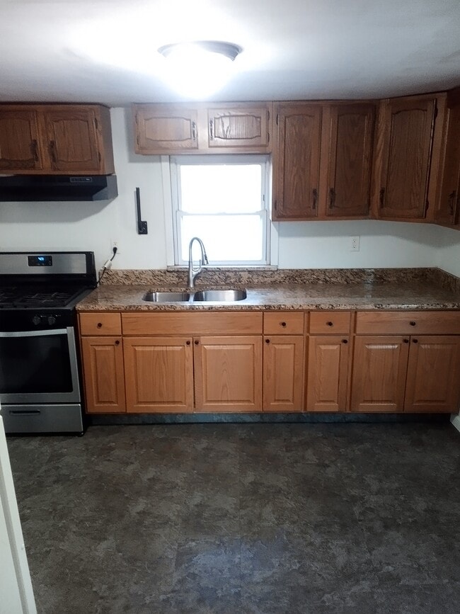 Building Photo - 1857 Janvier Rd