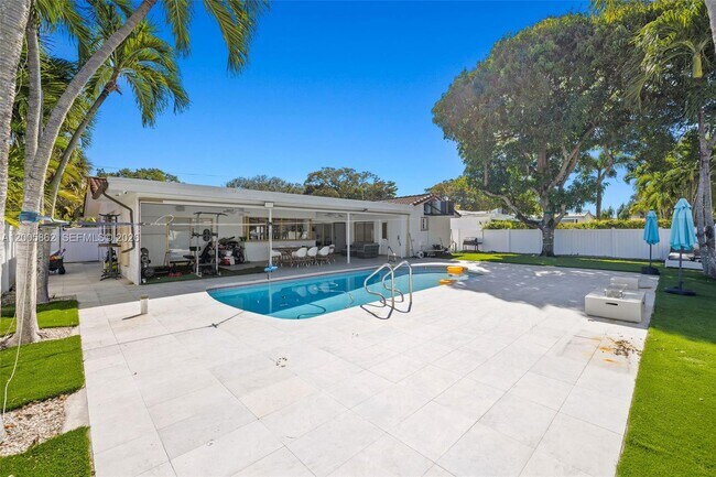 Building Photo - 3460 N 46th Ave