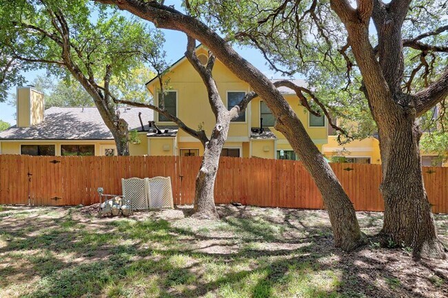 Building Photo - 11901 Swearingen Dr