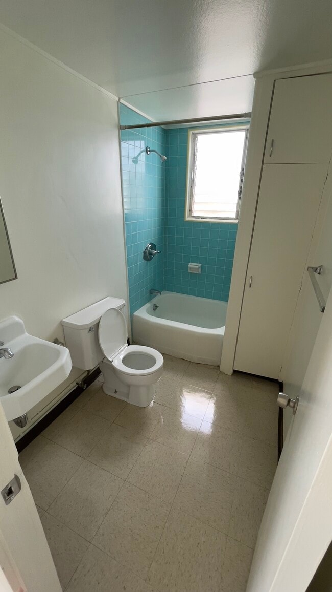 Building Photo - 516 Kamoku St