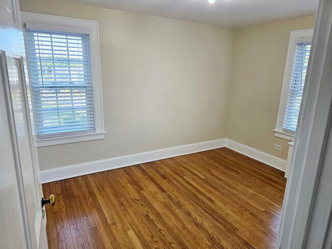 Building Photo - 14 John St