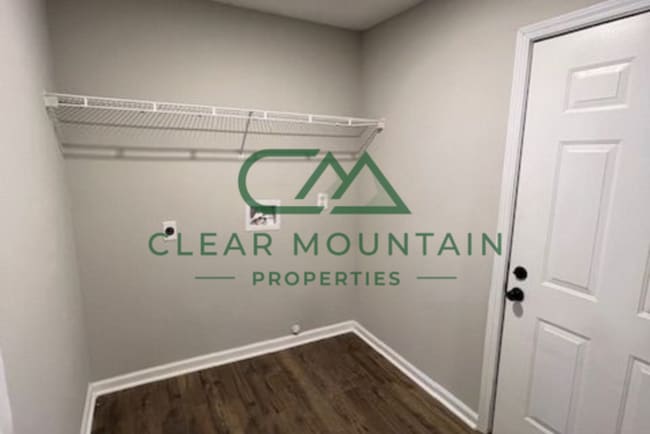 Building Photo - Beautifully Updated 4BR/2BA Home with Modern Finishes and Newly Built Dog Park!