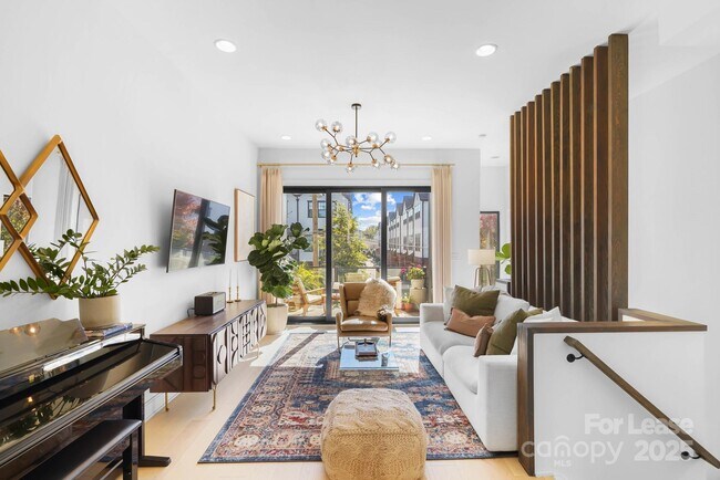 Building Photo - 3301 Spencer St