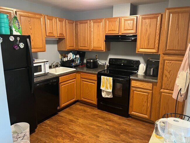 Building Photo - 111 deKoven Drive