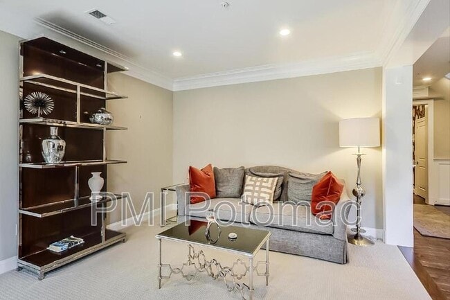 Building Photo - 10821 Symphony Park Dr