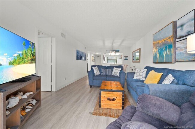 Building Photo - 10310 S Ocean Dr