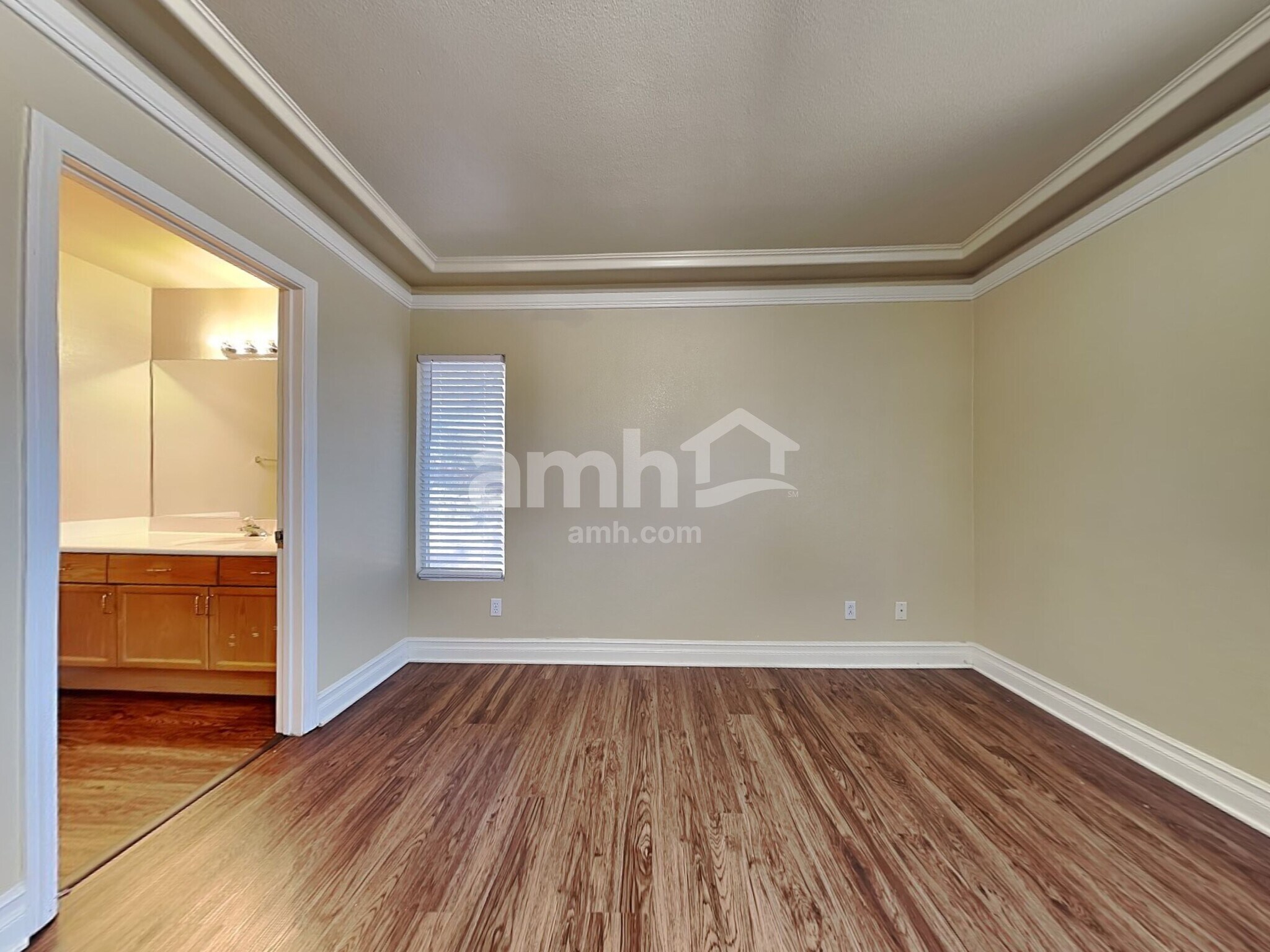 Building Photo - 8713 Sandringham Ave