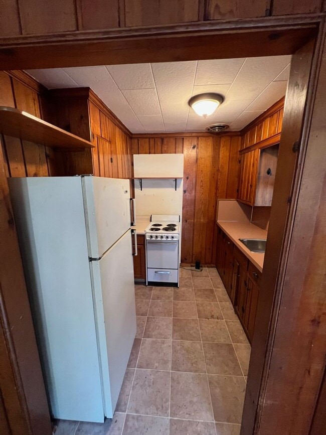 Building Photo - 2 bed 1 bathroom