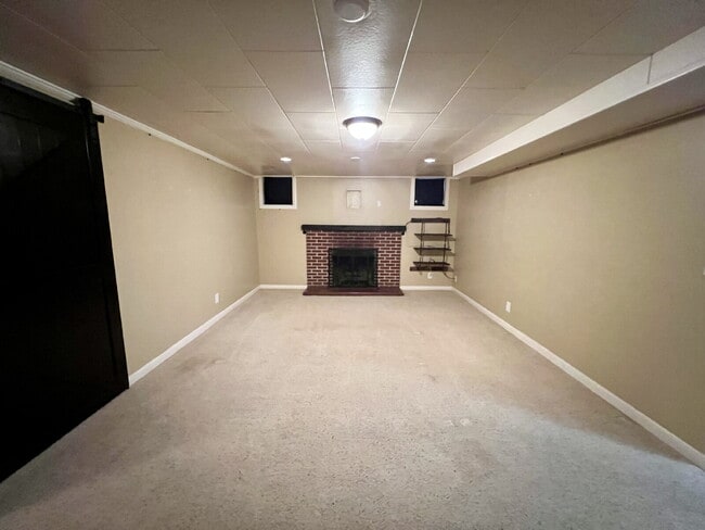 Building Photo - Great Home Close to CFD!