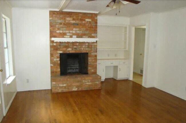 Building Photo - 3802 Savannah Dr